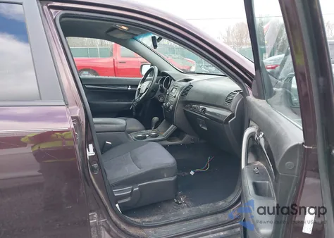 2011 Kia Sorento Lx z USA, uszkodzony, nr VIN 5XYKTCA10BG112609